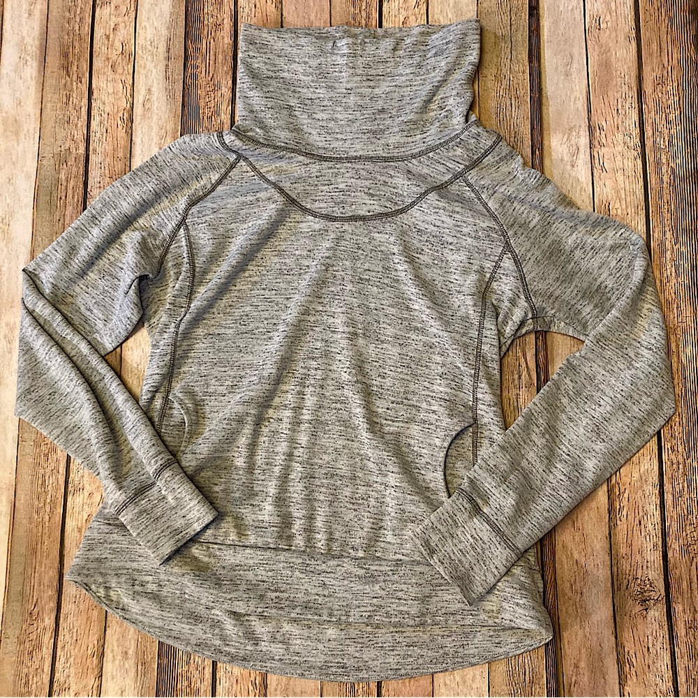 Kuhl Women’s XL Gray Heathered Petra Turtleneck Long Sleeve Thumb Hole Spot/Pill